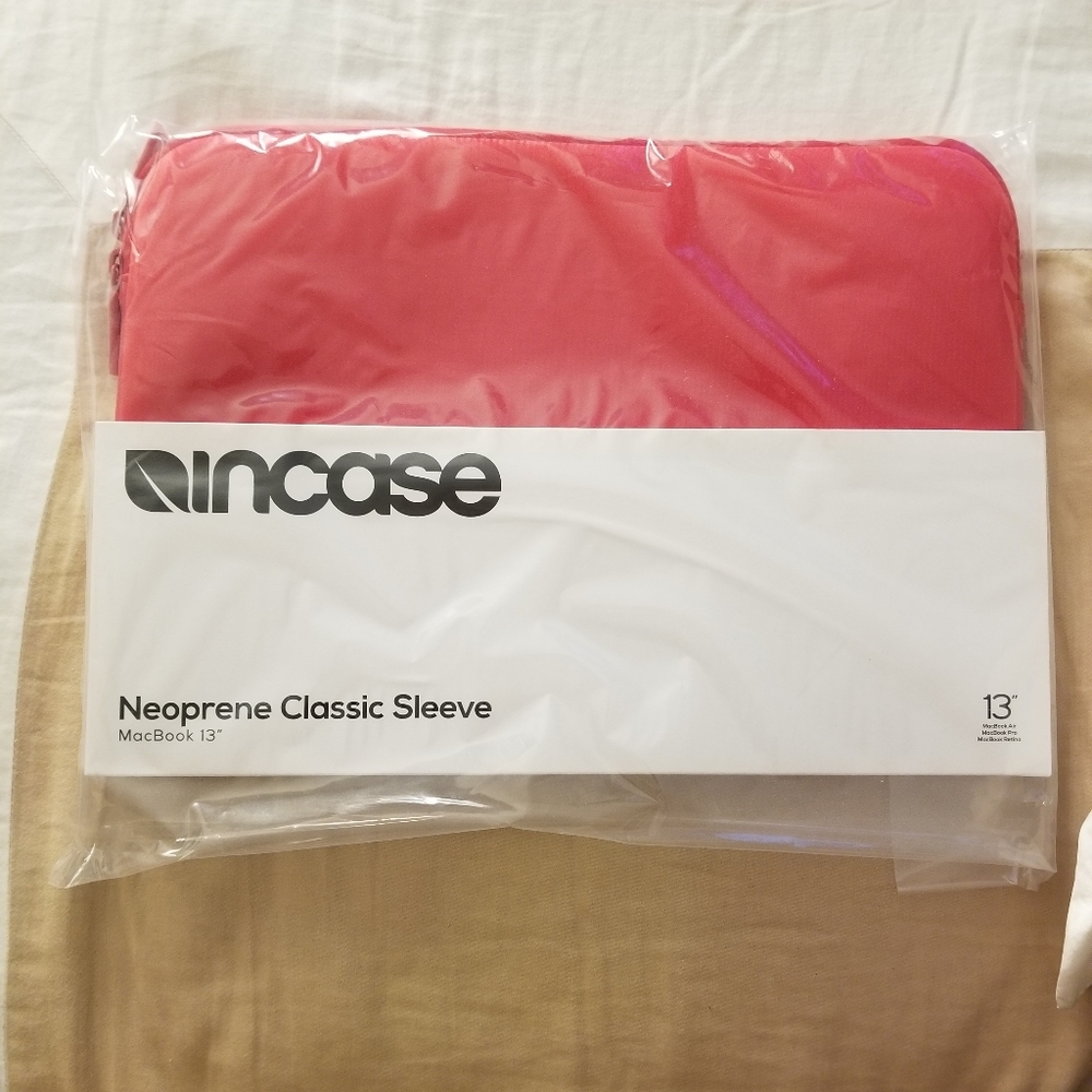 Incase MacBook 13"